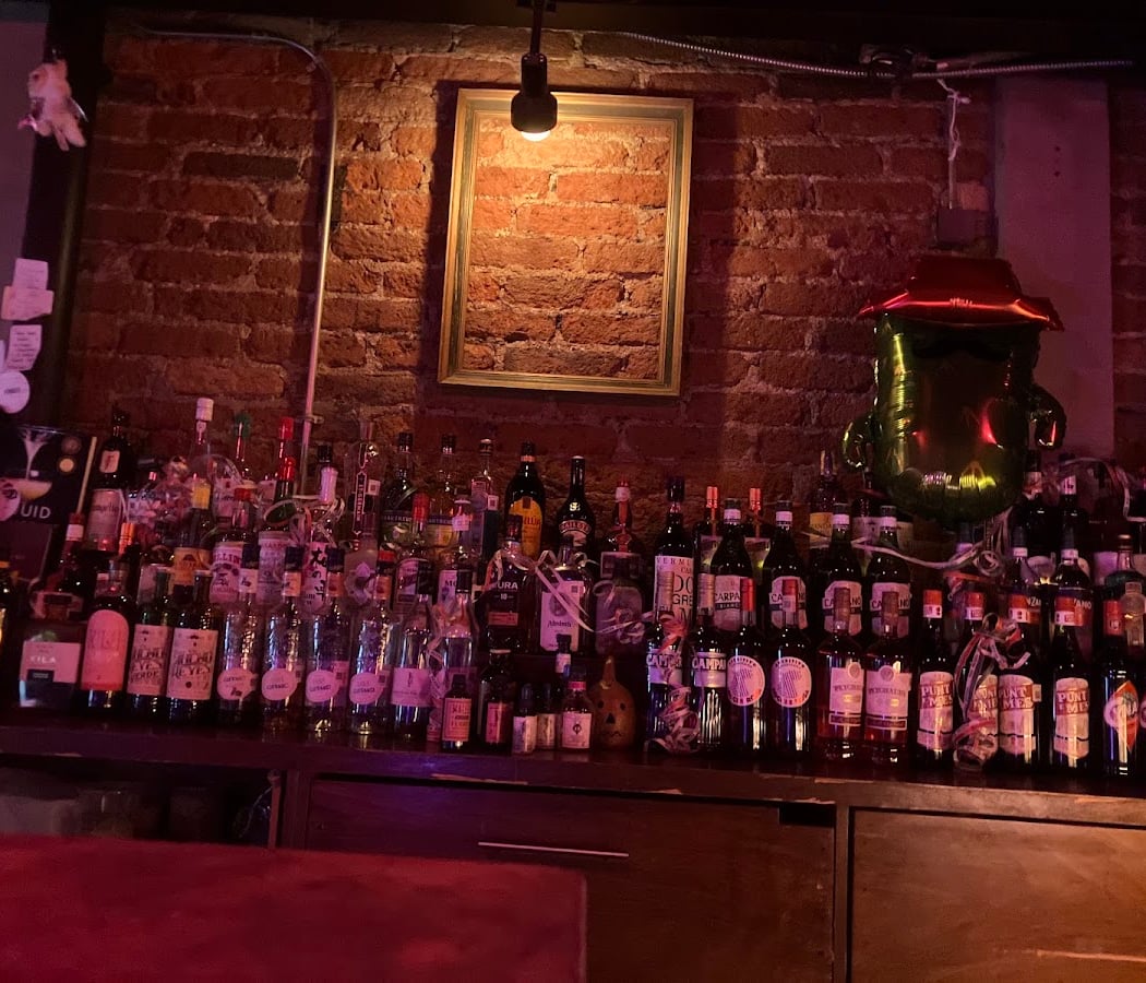 Ladina Bar 4